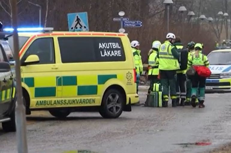 La violencia con armas de fuego es poco frecuente en las escuelas de Suecia, aunque en los últimos tiempos se registraron agresiones de distinto tipo. La violencia con armas de fuego es poco frecuente en las escuelas de Suecia, aunque en los últimos tiempos se registraron agresiones de distinto tipo.