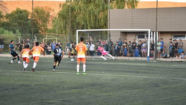 Rincón llega con ventaja luego de la victoria en casa con gol de penal de David Boquin. Foto: Deportivo Rincón.