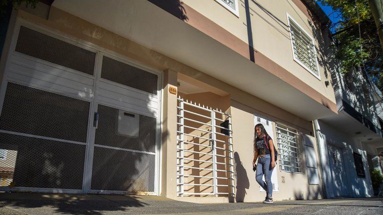 Los patachorros acechan los edificios de la zona del Bajo neuquino