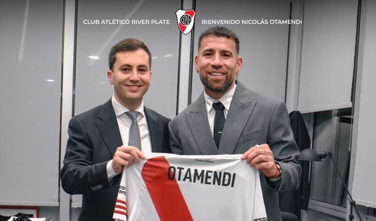 Nicolás Otamendi firmó su contrato el viernes.