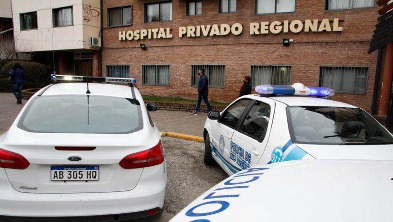 Tenía COVID, saltó de un segundo piso para escaparse y murió