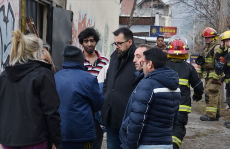El intendente de Esquel, Matías Taccetta, estuvo en el lugar del incendio. El intendente de Esquel, Matías Taccetta, estuvo en el lugar del incendio.