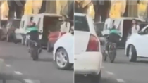 Un nene fue filmado mientras andaba en moto por Santa Fe. Un nene fue filmado mientras andaba en moto por Santa Fe.
