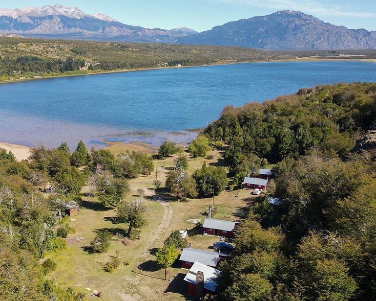 Una vista del camping municipal de Rio Pico, en un entorno de ensueño. Una vista del camping municipal de Rio Pico, en un entorno de ensueño.
