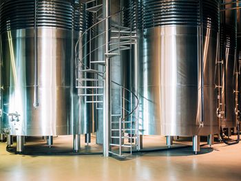Los depósitos de acero inoxidable concentran el 85% de las compras de las bodegas a nivel mundial.