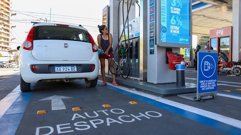 YPF implementó el autodespacho de combustible en Neuquén | LM Neuquen YPF implementó el autodespacho de combustible en Neuquén