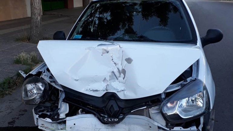 Borracho evadió control de alcoholemia y terminó chocando con un auto estacionado