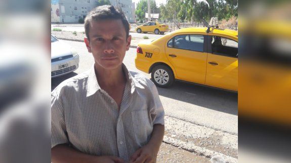 Pasajera se olvidó la billetera y el taxista no dudó en devolverla