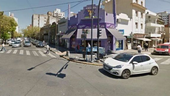Cuidacoches violó a una joven en un contenedor