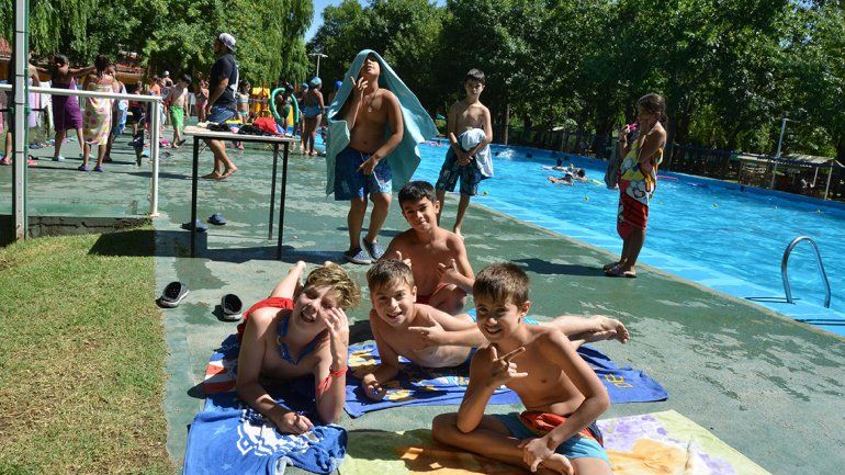 ¡A la pileta!: las colonias son un furor en los barrios