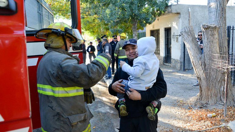 Incendio en Don Bosco III: una mujer se quemó parte del cuerpo y logró salvar a su hijo de 4 años