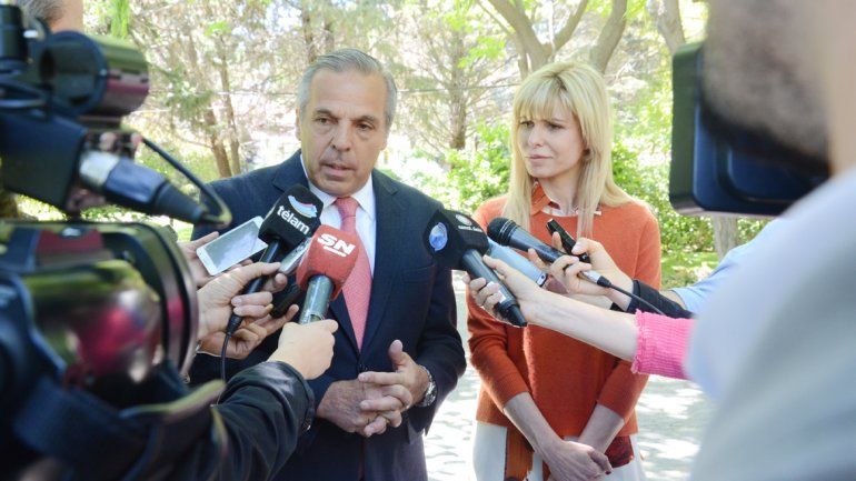 El gobernador recibió ayer a Karina Rabolini en la Residencia de la Costa.