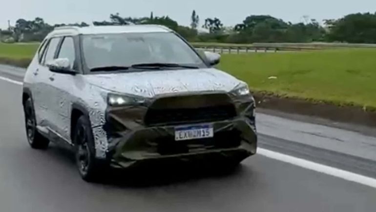 El camuflaje no impide distinguir cómo será el Toyota Yaris Cross. Foto: Instagram @bfmsoficial. El camuflaje no impide distinguir cómo será el Toyota Yaris Cross. Foto: Instagram @bfmsoficial.