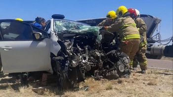 Una pareja oriunda de Neuquén debió ser rescatada tras el choque frontal. Una pareja oriunda de Neuquén debió ser rescatada tras el choque frontal.