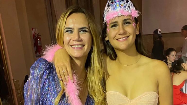 Amalia Granata junto a su hija Uma en su cumpleaños de 15.
