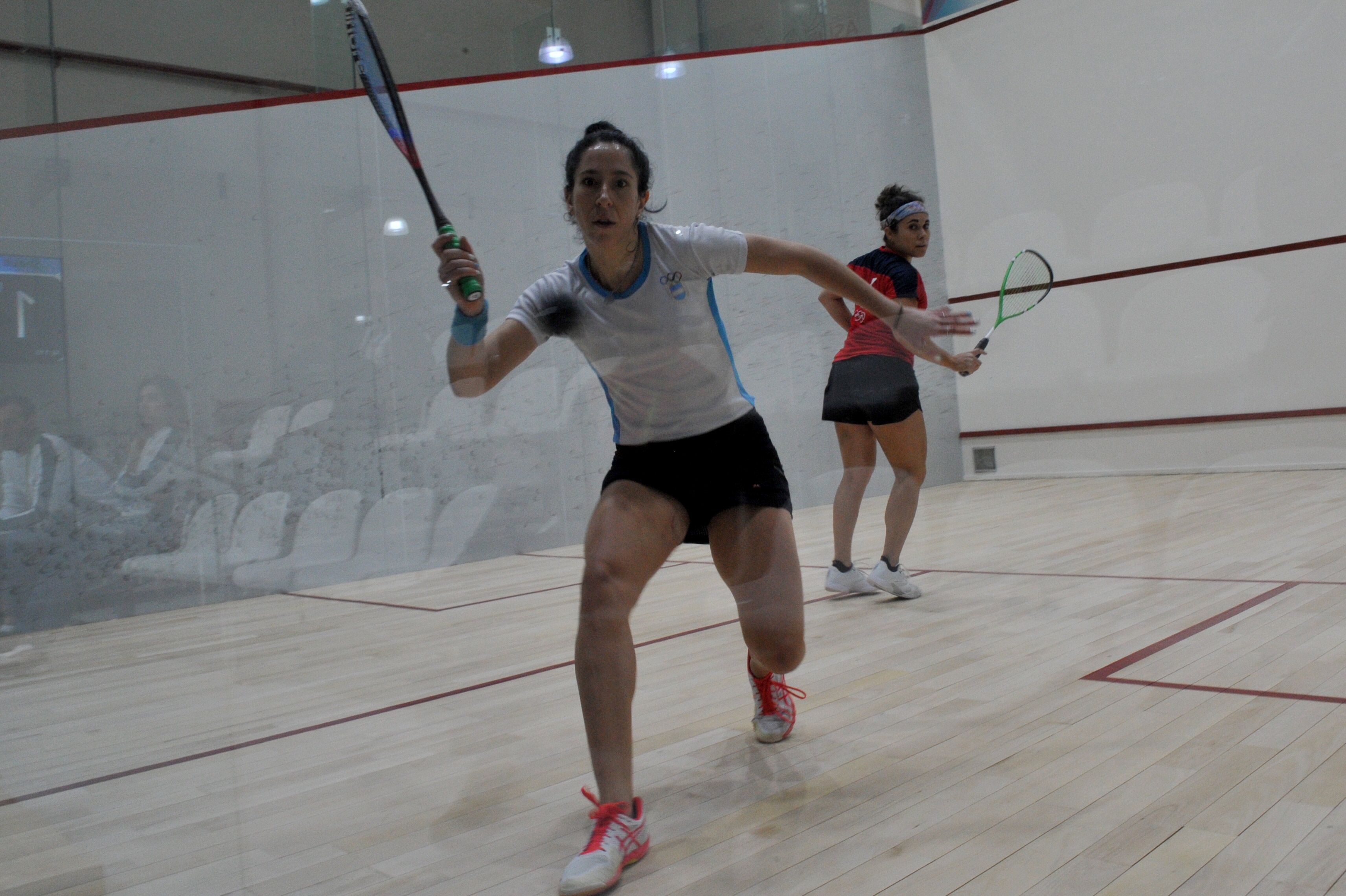 Pilar Etchechoury en el partido con la chilena Delgado. (Foto Sergio Dovio)-