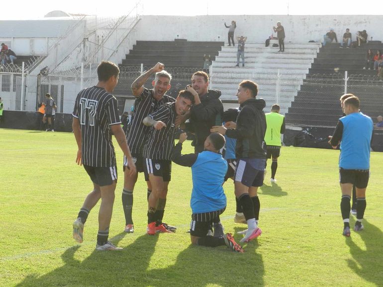 Cipolletti dio el golpe ante Villa Mitre en Bahía Blanca