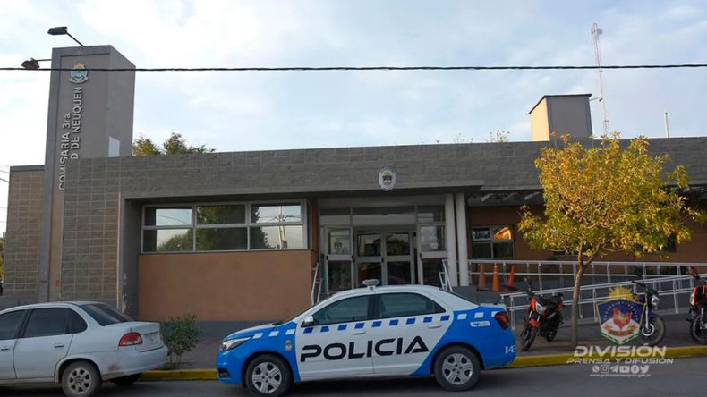 Un nuevo disturbio puso el foco en la Comisaría Tercera de Neuquén Capital. | LM Neuquen Un nuevo disturbio puso el foco en la Comisaría Tercera de Neuquén Capital.