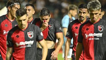 newells en crisis: amenazas y una bomba molotov contra los autos de los jugadores newells en crisis: amenazas y una bomba molotov contra los autos de los jugadores