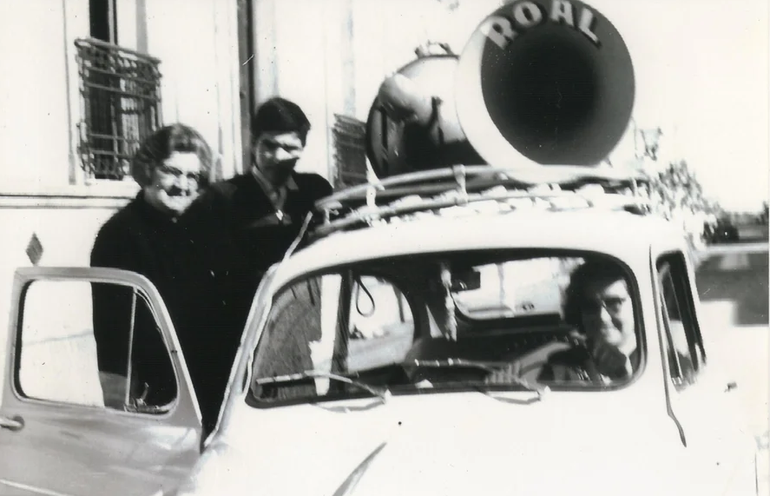 Las propaladoras fueron un medio de comunicación muy popular en todo el país. Las propaladoras fueron un medio de comunicación muy popular en todo el país.