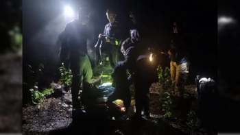 La pareja de turitas, oriunda de Buenos Aires, perdió el rumbo al tomar un camino de arreo. | LM Neuquen La pareja de turitas, oriunda de Buenos Aires, perdió el rumbo al tomar un camino de arreo.