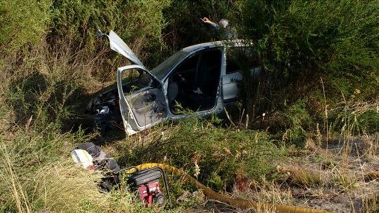 El Renault Mégane del policía quedó a unos 20 metros de la Ruta 40.