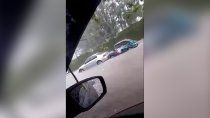 un fitito empujo a un bmw que quedo atrapado por el temporal un fitito empujo a un bmw que quedo atrapado por el temporal