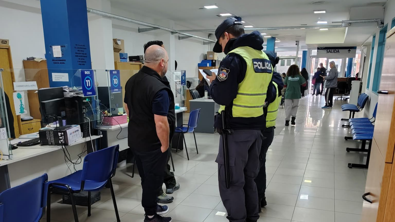 Agredieron a empleadas del EPAS y suspendieron la atención comercial