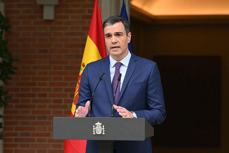 Pedro Sánchez analiza si presenta su renuncia como presidente del Gobierno. Pedro Sánchez analiza si presenta su renuncia como presidente del Gobierno.