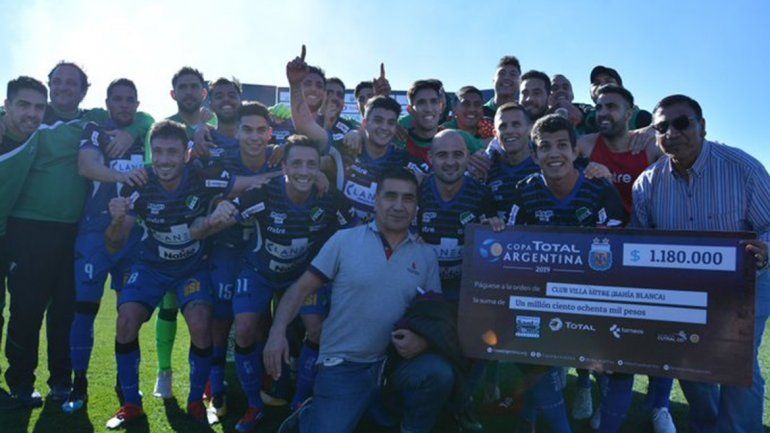 Con un neuquino, Villa Mitre dio el batacazo en Cutral Co y está en octavos