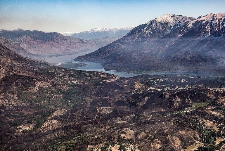 Son mas de 30 mil hectáreas devoradas por el fuego. Foto: Greenpeace. Son mas de 30 mil hectáreas devoradas por el fuego. Foto: Greenpeace.