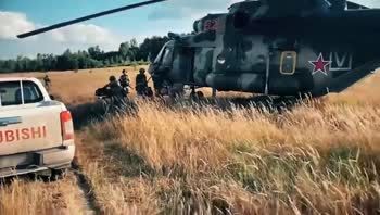 Imágenes del momento de la deserción de Kuzminov y entrega del helicóptero.