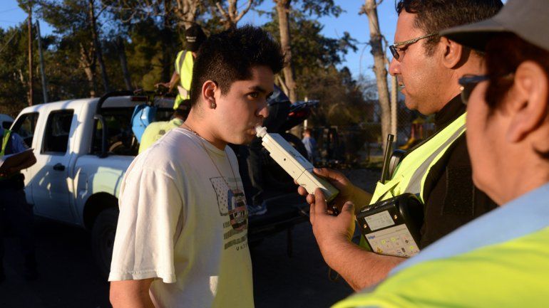 Algunos jóvenes son responsables y no beben si tienen que manejar