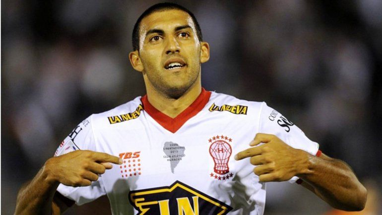 El goleador Wanchope Ábila será de la partida en casa ante los peruanos.