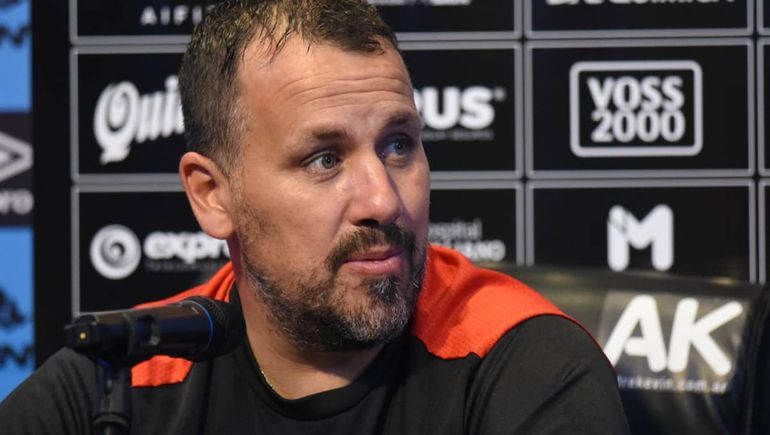 Una cama y un mensaje claro: el fuerte posteo que hizo la pareja del Ogro Fabbiani tras la derrota de Newells