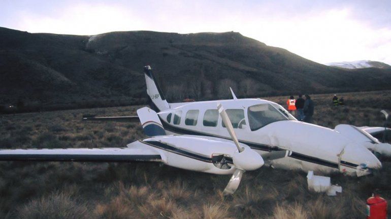 Seis heridos tras un aterrizaje de emergencia de una avioneta que salió de Neuquén