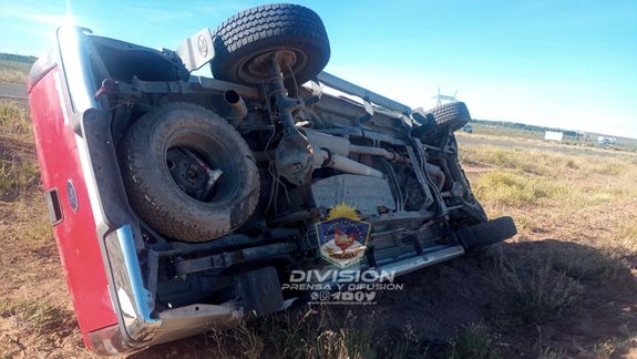 Perdió del control de su camioneta y volcó en la Autovía Norte