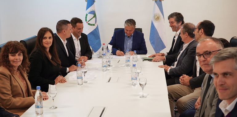 YPF se sumó a Emplea Neuquén. YPF se sumó a Emplea Neuquén.