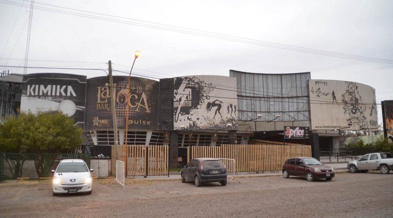 Abre el primer boliche cipoleño para bailar en burbujas