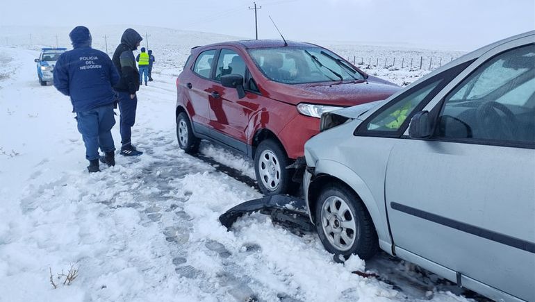 Perdió el control por la nieve y chocó de frente en la Ruta 40