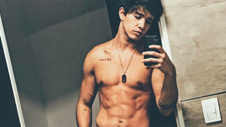 Julián Serrano lució sus increíbles abdominales