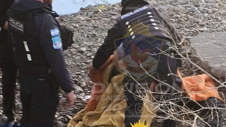 Luego del rescate, los efectivos se quedaron junto a la mujer hasta la llegada de la ambulancia del SIEN. Luego del rescate, los efectivos se quedaron junto a la mujer hasta la llegada de la ambulancia del SIEN.