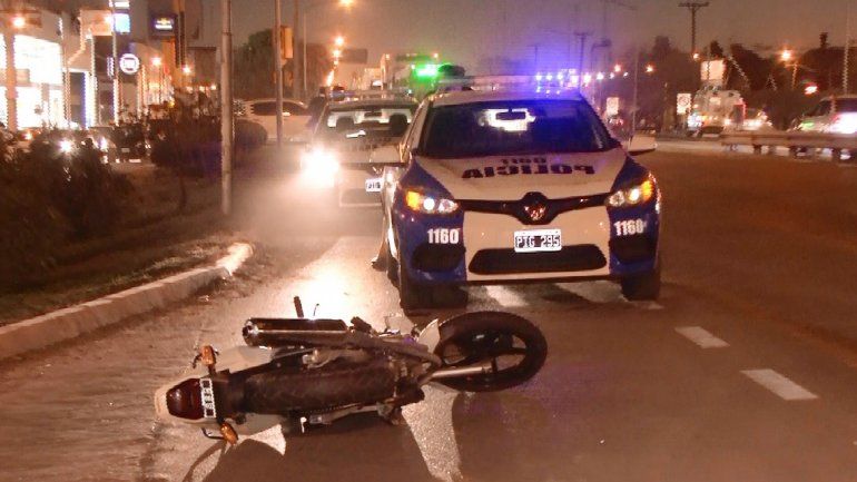 La Honda Twister 250 cc quedó tirada sobre el asfalto de la Ruta 22.