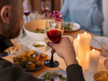 ¿por que el consumo de vino fuera del hogar es 3 veces mas caro?