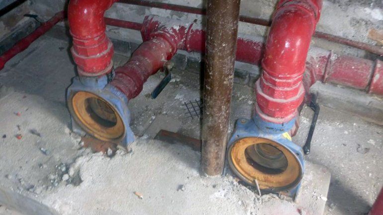 Dos de las bombas robadas en la EPET 6.