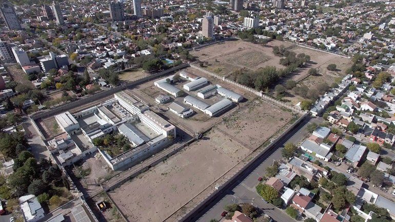 Se postergó otra vez la subasta de edificios de la ex U9