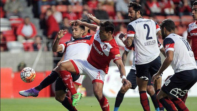 El partido fue intenso y tuvo muchas situaciones en ambos arcos.