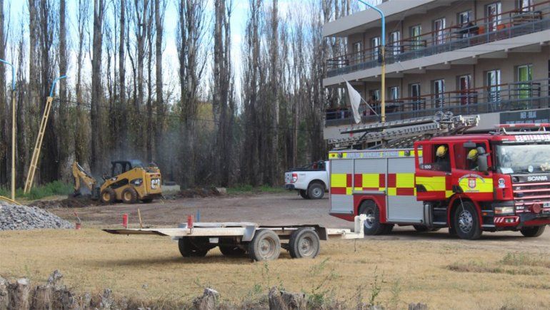 Evacuaron un edificio en Centenario por una pérdida de gas
