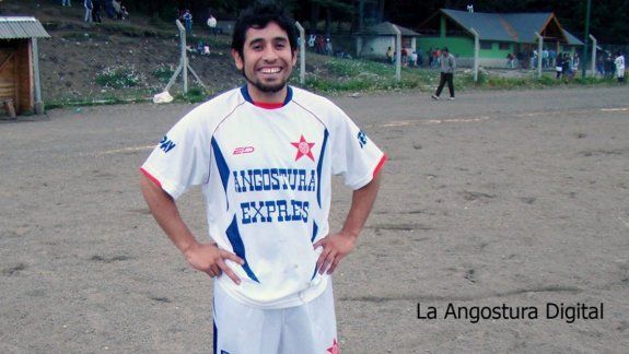 Néstor Fili Alvarado murió a las 6:20 en el hospital local. Sectores sociales y deportivos repudiaron el crimen.