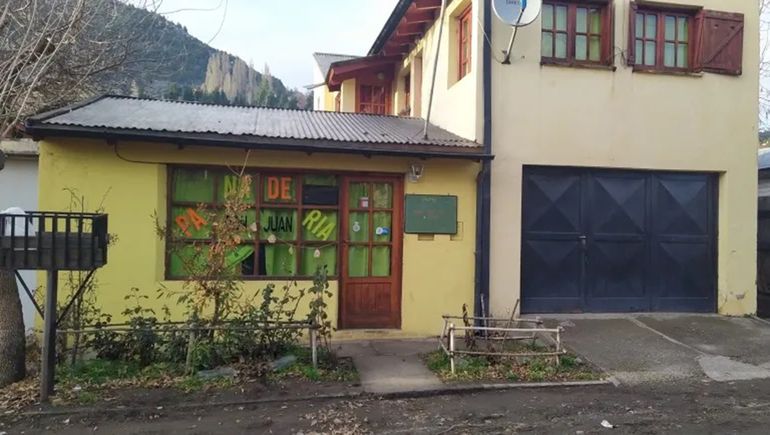 Lo golpearon, encerraron en el baño de la panadería y le robaron $150 mil